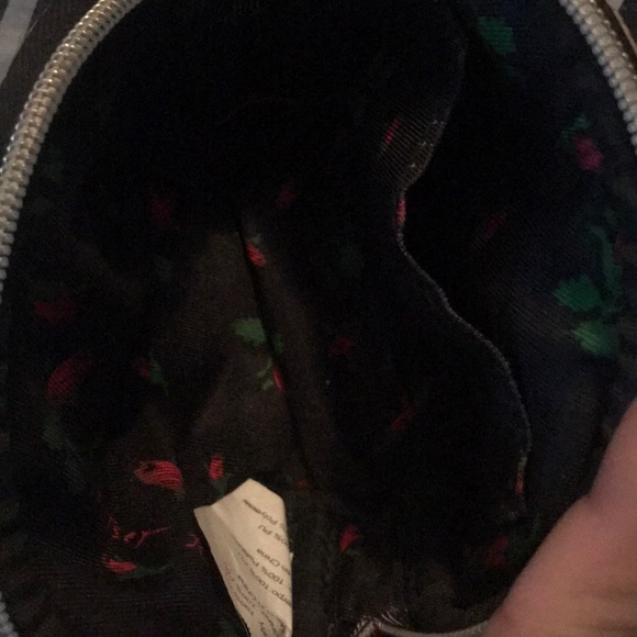 ⚜️Betsey Johnson Hot Pink Cosmetics Bag! - Picture 6 of 7